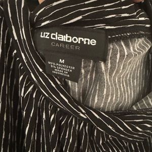 Women’s black and white sleevless blouse